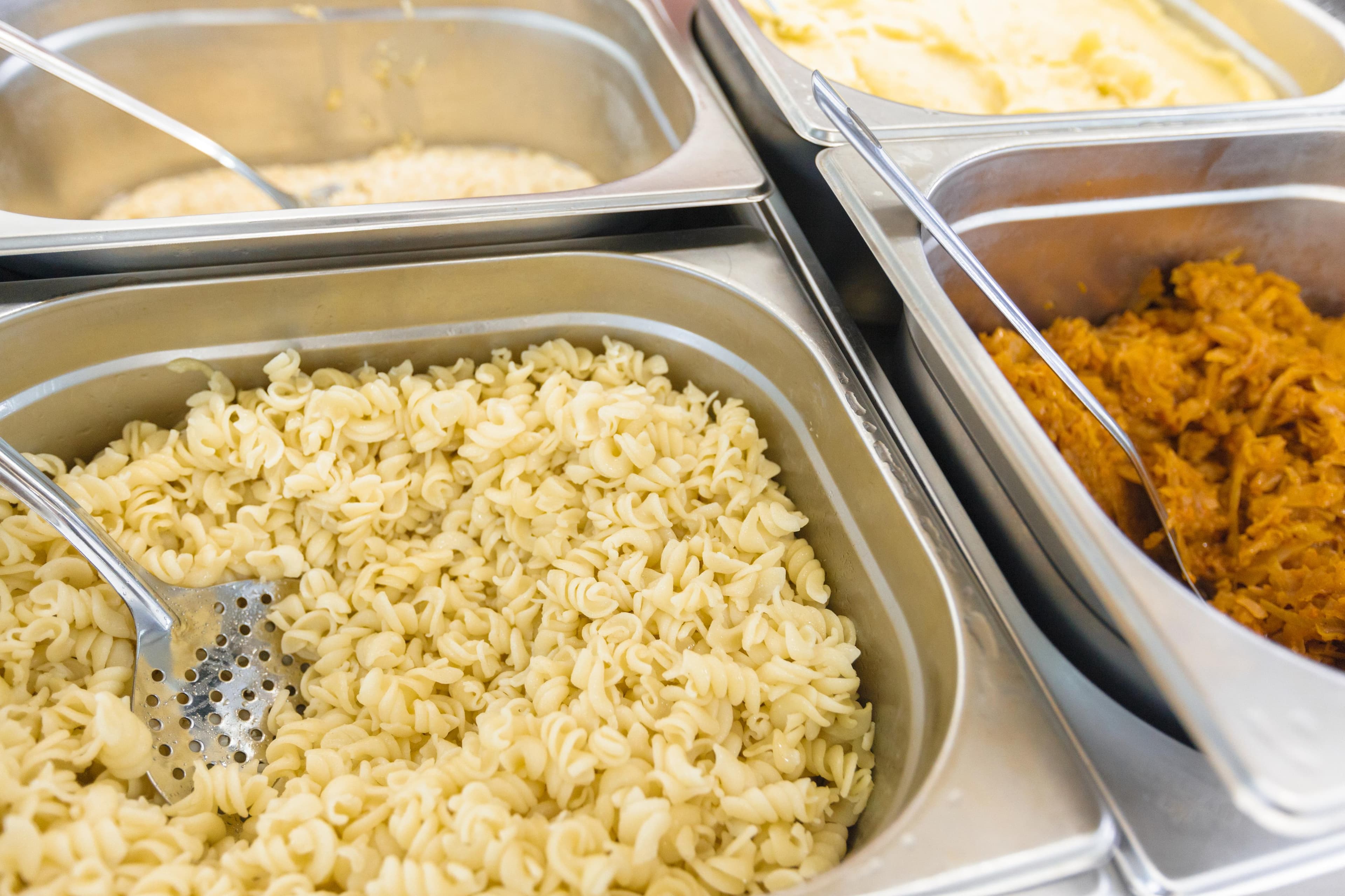 Service en bacs inox bain-marie